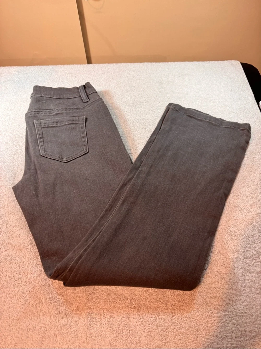 Women’s Diane Gilman DG2 Gray  Straight-Leg Jeans. Size 2 Petite